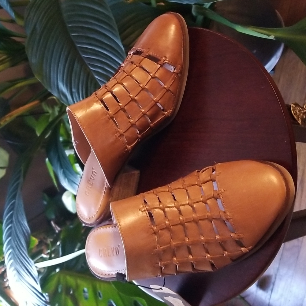 Crevo brown leather memory foam shoes.